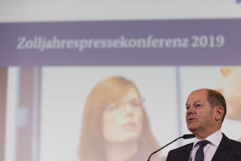 Bundesminister der Finanzen, Olaf Scholz von der Sozialdemokratischen Partei (SPD) spricht waehrend der Jahrespressekonferenz des Zoll am 25.03.2019 im Bundesministerium der Finanzen in Berlin, Deutschland. Auf der Pressekonferenz wird die Zoll-Jahresbilanz 2018 vorgestellt.