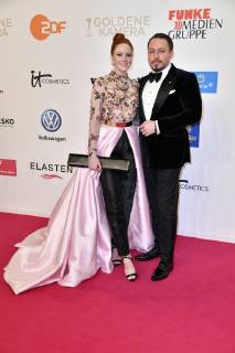 Barbara Meier mit Freund Klemens Hallmann bei der 54. Verleihung der Goldenen Kamera 2019 im Flughafen Tempelhof. Berlin, 30.03.2019
