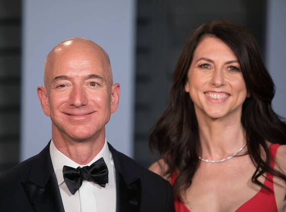 April 4, 2019 - Beverly Hills, California, United States of America - (R) MacKenzie Bezos, noted in a Tweet that her 26 year marriage to Jeff Bezos has been formally dissolved and keep 25% of Amazon stock equivalent to about $35 billion as of today, Thursday, April 4, 2019. FILE PHOTO: Jeff Bezos on the red carpet of the 2018 Vanity Fair Oscar Party held at the Wallis Annenberg Center in Beverly Hills, California on Sunday March 4, 2018. JAVIER ROJAS PI Beverly Hills United States of America - ZUMAp124 20190404_zaa_p124_005 Copyright: xJavierxRojas Pix