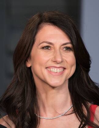 April 4, 2019 - Beverly Hills, California, United States of America - MacKenzie Bezos, noted in a Tweet that her 26 year marriage to Jeff Bezos has been formally dissolved and keep 25% of Amazon stock equivalent to about $35 billion as of today, Thursday, April 4, 2019. FILE PHOTO: Jeff Bezos on the red carpet of the 2018 Vanity Fair Oscar Party held at the Wallis Annenberg Center in Beverly Hills, California on Sunday March 4, 2018. JAVIER ROJAS PI Beverly Hills United States of America - ZUMAp124 20190404_zaa_p124_003 Copyright: xJavierxRojas Pix