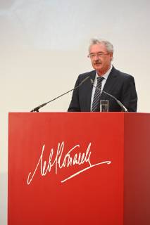 Luxemburgs Aussenminister Jean Asselborn redet am 07.04.2019 in Köln bei der Verleihung des Lew Kopolew Preis für Frieden und Menschenrechte 2019, der dieses Jahr an den Kapitän Claus Peter Reisch und die Dresdner Seenotrettungsinitiative Mission Lifeline e.V verliehen wurde.
