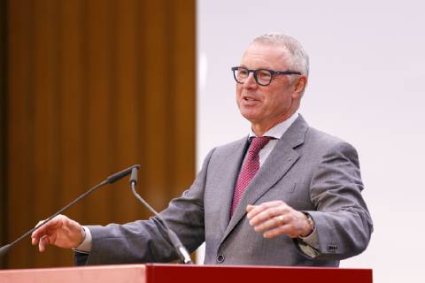 Alexander Wüerst bei der Verleihung des Lew Kopelew Preis für Frieden und Menschenrechte 2019, der dieses Jahr an den Kapitän Claus-Peter Reisch und die Dresdner Seenotrettungsinitiative Mission Life e.V. verliehen wurde, in der Zentrale der Kreissparkasse Köln am Neumarkt. Köln, 07.04.2019