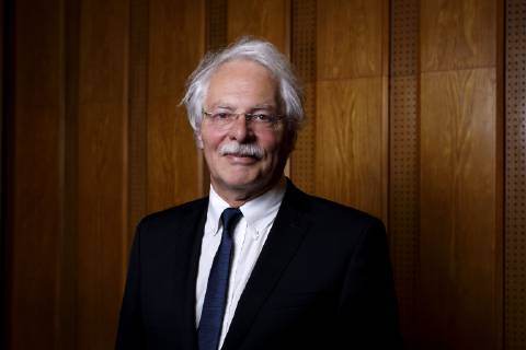 Thomas Roth bei der Verleihung des Lew Kopelew Preis für Frieden und Menschenrechte 2019, der dieses Jahr an den Kapitän Claus-Peter Reisch und die Dresdner Seenotrettungsinitiative Mission Life e.V. verliehen wurde, in der Zentrale der Kreissparkasse Köln am Neumarkt. Köln, 07.04.2019