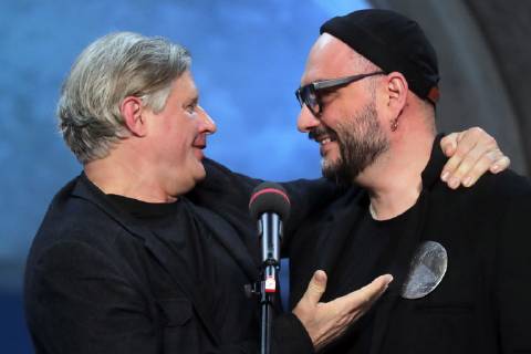 Entertainment Bilder des Tages MOSCOW, RUSSIA - APRIL 16, 2019: Choreographer Yuri Posokhov (L) and Russian stage and film director Kirill Serebrennikov attend the 2019 Golden Mask award ceremony at the Historic Stage of the Bolshoi Theatre. Vyacheslav Prokofyev TASS  TS0A86F9