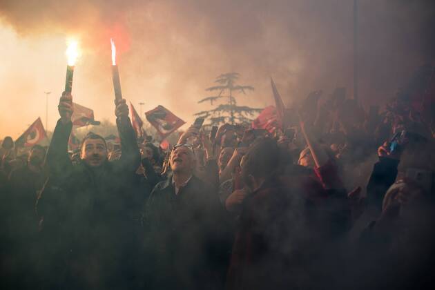 News Themen der Woche KW16 News Bilder des Tages Ekrem Imamoglu, the new Mayor of Istanbul from Turkey s main opposition opposition Republican People s Party, addresses his supporters after he took over the office, in Istanbul, Wednesday, April 17, 2019. Turkish authorities on Wednesday confirmed the opposition s candidate, Ekrem Imamoglu, as the mayor of Istanbul, ending more than two weeks of ballot recounts of the March 31 vote  Copyright: NazimxSerhatxFirat 16336919