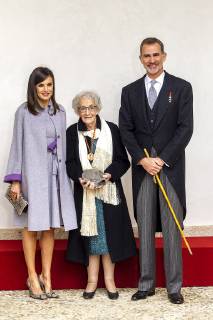King Felipe VI of Spain, Queen Letizia and Uruguayan poet Ida Vitale (C) during the Cervantes Literature Prize ceremony at the University of Alcala in Madrid on April 23, 2019.  (20190423029)