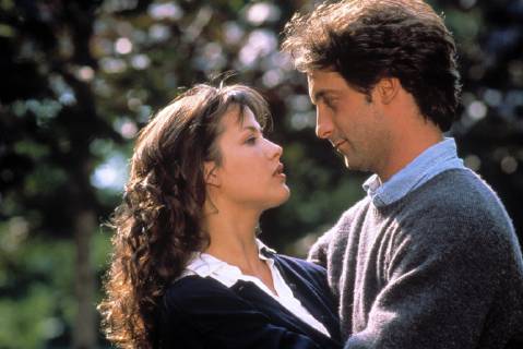 DIE STUDENTIN L Etudiante Frankreich 1988 Claude Pinoteau Valentine (SOPHIE MARCEAU) und Ned (VINCENT LINDON) Komödie Regie: Claude Pinoteau aka. L Etudiante DIE STUDENTIN Frankreich 1988 Copyright: KPA !AUFNAHMEDATUM GESCHÄTZT! Nur redaktionelle Nutzung im Zusammenhang mit dem Film. Editorial usage only and only related to the movie. Im Falle anderer Verwendungen, kontaktieren Sie uns bitte. For other uses, please contact us. UnitedArchives00669608