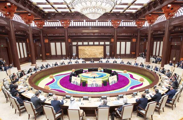 News Themen der Woche KW17 News Bilder des Tages (190427) -- BEIJING, April 27, 2019 -- Chinese President Xi Jinping chairs and addresses the leaders roundtable meeting of the Second Belt and Road Forum for International Cooperation at the Yanqi Lake International Convention Center in Beijing, capital of China, April 27, 2019. ) (BRF)CHINA-BEIJING-BELT AND ROAD FORUM-LEADERS ROUNDTABLE-XI JINPING (CN) LixTao 