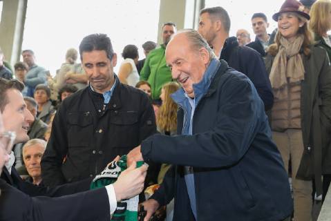 Spaniens EX König Juan Carlos mit seiner Frau Sophia und den Töchtern Elena und Cristina kommen zum Handballspiel des Enkels , Der 18-Jährige Pablo Urdangarin, spielt bei den A-Junioren der TSV Hannover-Burgdorf und steht am Sonnabend mit seiner Mannschaft gegen die HSG Wetzlar im Viertelfinale der Deutschen Meisterschaft.