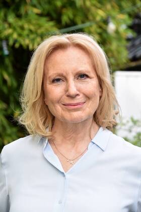 Schauspielerin Maren Kroymann posiert am 30.04.2019 in Köln am Set des Films Enkel für Anfänger