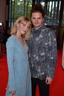 Lina Larissa Strahl mit Freund Tilman Poerzgen beim Young Icons Award 2019 im Kosmos in Berlin am 30.04.2019