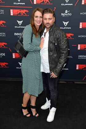 Felix von Jascheroff mit Ehefrau Bianca Bos - von Jascheroff beim BUNTE New Faces Award Film im Umspannwerk in Berlin am 02.05.2019