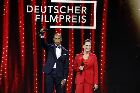Tedros Teclebrhan und Desiree Nosbusch bei der Verleihung des Deutschen Filmpreises 2019 in der Messe Berlin. Berlin, 03.05.2019