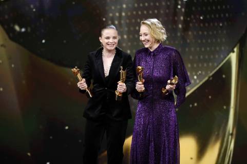 Jasna Fritzi Bauer und Anna Maria Mühe bei der Verleihung des Deutschen Filmpreises 2019 in der Messe Berlin. Berlin, 03.05.2019