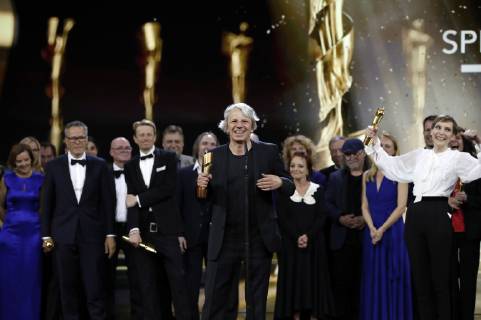 Alexander Scheer, Andreas Dresen und Claudia Steffen mit dem Team von Gundermann bei der Verleihung des Deutschen Filmpreises 2019 in der Messe Berlin. Berlin, 03.05.2019