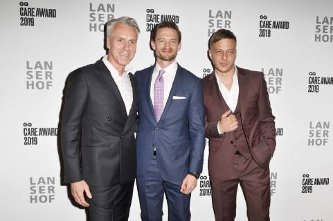 Tom Junkersdorf, August Wittgenstein und Tom Wlaschiha bei der Verleihung des GQ Care Award 2019 in der 20Â° Restobar. Düsseldorf, 08.05.2019