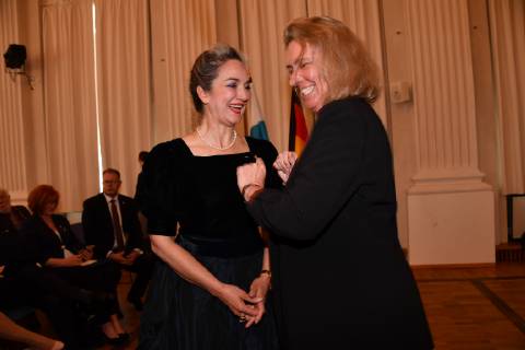 Irina Wanka und Kerstin Schreyer (Sozialministerin) Verleihung der Sozialmedaille Bayerische Staatsmedaille für soziale Verdienste Max-Joseph-Saal Residenz München 13. Mai 2019