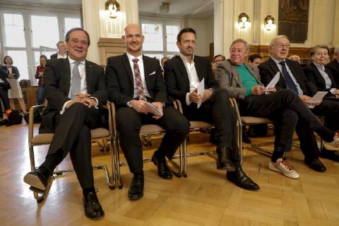 14.05.2019, Düsseldorf. NRW-Ministerpräsident Armin Laschet verleiht den Verdienstorden des Landes Nordrhein-Westfalen. Armin Laschet, Dr. Alexander Gerst, Till Brönner, Christoph Biemann, Armin Maiwald. Düsseldorf Präsidentenschlösschen der Bezirksregierung Düsseldorf, Cecilienallee 2 Nordrhein-Westfalen Deutschland