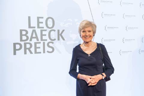 Verleihung des Leo Baeck-Preises 2019 durch den Zentralrat der Juden in Deutschland am Donnerstag (16.05.19) in Berlin an den Vorstandsvorsitzenden des Axel-Springer-Konzerns, Mathias Doepfner (Döpfner). (Foto: Friede Springer, Verlegerin und Vorstandsmitglied der Axel Springer SE) Der Zentralrat der Juden ehrt Doepfner fuer sein jahrzehntelanges, ausserordentliches Engagement fuer die juedische Gemeinschaft und fuer den Staat Israel. Der mit 10.000 Euro dotierte Leo-Baeck-Preis ist die hoechste Auszeichnung des Zentralrats. Doepfner habe sich in zahlreichen Artikeln und Reden mit Antisemitismus in all seinen Formen in Deutschland auseinandergesetzt. Die Erinnerung an die Schoah und die daraus resultierende Verantwortung Deutschlands gegen jede Form von Intoleranz und fuer Israel seien ihm ein Herzensthema. (Siehe epd-Bericht vom 17.05.2 Copyright: epd-bild ChristianxDitsch EDITORIAL USE ONLY