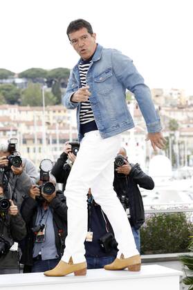 Antonio Banderas at the Dolor y gloria Leid und Herrlichkeit Pain and Glory photocall during the 72nd Cannes Film Festival at the Palais des Festivals on May 18, 2019 in Cannes, France