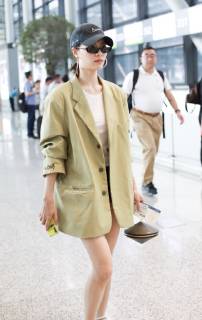 Chinese actress Zhong Chuxi arrives at the Shanghai Hongqiao International Airport before departure in Shanghai, China, 23 May 2019. Handbag: Louis Vuitton Zhong Chuxi arrives at Shanghai airport before departure bjl9767071