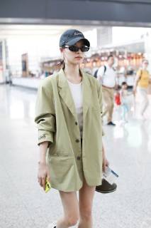 Chinese actress Zhong Chuxi arrives at the Shanghai Hongqiao International Airport before departure in Shanghai, China, 23 May 2019. Handbag: Louis Vuitton Zhong Chuxi arrives at Shanghai airport before departure bjl9767074