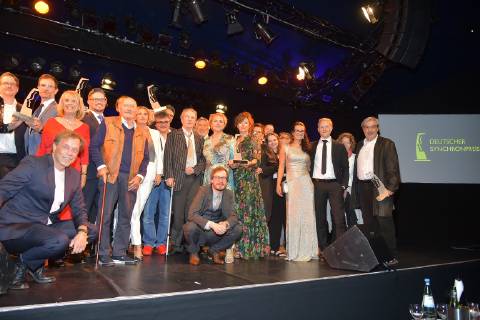Deutscher Synchronpreis 2019 Abschlussbild aller Gewinner und Laudatoren Verleihung des Deutschen Synchronpreises 2019 im TIP am Knazlermat in Berlin am 23.05.2019