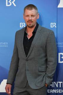 Mrtin GRUBER (Schauspieler) Einzelbild,angeschnittenes Einzelmotiv,Halbfigur,halbe Figur. Roter Teppich,Red Carpet,Bayerischer Fernsehpreis 2019 am 24.05.2019.