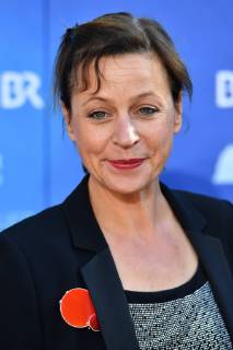 Jule RONSTEDT (Schauspielerin), Einzelbild,angeschnittenes Einzelmotiv,Halbfigur,halbe Figur, Roter Teppich,Red Carpet,Bayerischer Fernsehpreis 2019 am 24.05.2019.