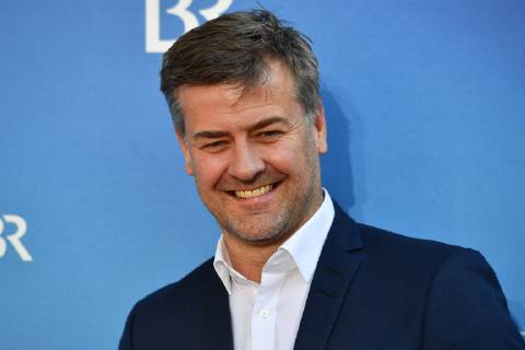 Marcus MITTERMEIER (Schauspieler), Einzelbild,angeschnittenes Einzelmotiv,Portraet,Portrait,Porträt. Roter Teppich,Red Carpet,Bayerischer Fernsehpreis 2019 am 24.05.2019.