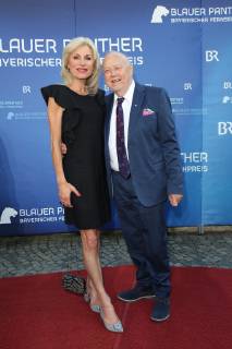 Joseph Vilsmaier mit Freundin Birgit Muth, Bayerischer Fernsehpreis 2019 im Prinzregententheater in Muenchen am 25.05.2019