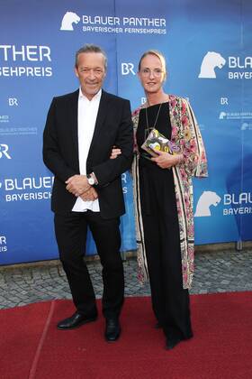 Michael Roll mit Begleitung, Bayerischer Fernsehpreis 2019 im Prinzregententheater in Muenchen am 25.05.2019