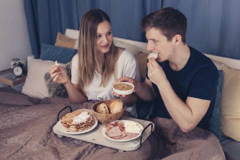 Young couple having breakfast in bed model released Symbolfoto property released SEBF00077