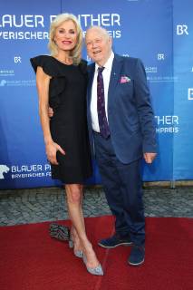 Joseph Vilsmaier und Birgit Muth bei der Ankunft zur Verleihung vom Bayerischen Fernsehpreis am 24.05.2019 im Prinzregententheater in München Bayerischer Fernsehpreis 2019 in Muenchen