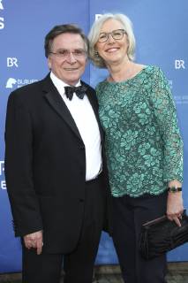 Elmar Wepper mit Ehefrau Anita bei der Verleihung des 31. Bayerischen Fernsehpreises 2019 im Prinzregententheater. München, 24.05.2019