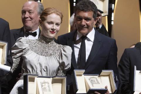 Best actor winners Emily Beecham and Antonio Banderas at the award ceremony during the 72nd Cannes Film Festival at the Palais des Festivals on May 25, 2019 in Cannes, France