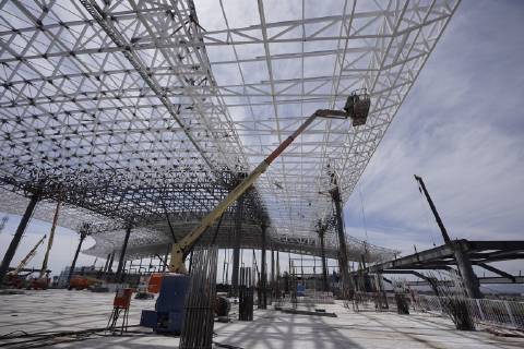 China, Bau des Bahnhofs Zhangjiakou im Vorfeld der olympischen Spiele 2022 (190530) -- ZHANGJIAKOU, May 30, 2019 (Xinhua) -- Photo taken on May 30, 2019 shows the construction site of the Zhangjiakou Station of the Beijing-Zhangjiakou high-speed railway in Zhangjiakou, north China s Hebei Province. The main structure of the Zhangjiakou Station has been basically completed. (Xinhua Xing Guangli) CHINA-HEBEI-BEIJING-ZHANGJIAKOU RAILWAY-CONSTRUCTION (CN) 