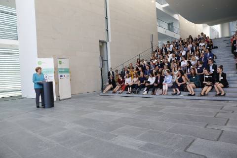 Deutschland, Berlin, Bundeskanzleramt, Auszeichnung der Sieger des Wettbewerbs startsocial durch BK in Merkel, 03.06.2019