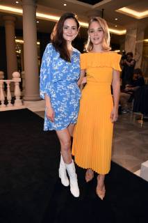 Entertainment Bilder des Tages Lea van Acken, Sonja Gerhardt (Kleid von Malaikaraiss) beim Berlin TV Series Award 2019 im TITANIC Hotel am Gendarmenmarkt in Berlin am 13.06.2019