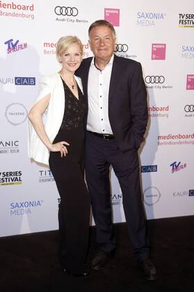 Andrea Kathrin Loewig und Thomas Rühmann bei der Verleihung des Berlin Series Award 2019 im Titanic Hotel Gendarmenmarkt. Berlin, 13.06.2019