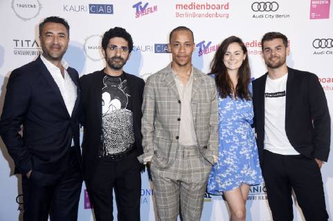Mehmet Kurtulus, Reza Brojerdi, Jerry Hoffmann, Lea van Acken und Lucas Reiber bei der Verleihung des Berlin Series Award 2019 im Titanic Hotel Gendarmenmarkt. Berlin, 13.06.2019