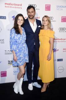 Lea van Acken, Mark Olan Dreesen und Sonja Gerhardt bei der Verleihung des Berlin Series Award 2019 im Titanic Hotel Gendarmenmarkt. Berlin, 13.06.2019