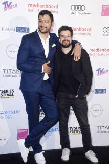 Mark Olan Dreesen und Adolfo Kolmerer bei der Verleihung des Berlin Series Award 2019 im Titanic Hotel Gendarmenmarkt. Berlin, 13.06.2019