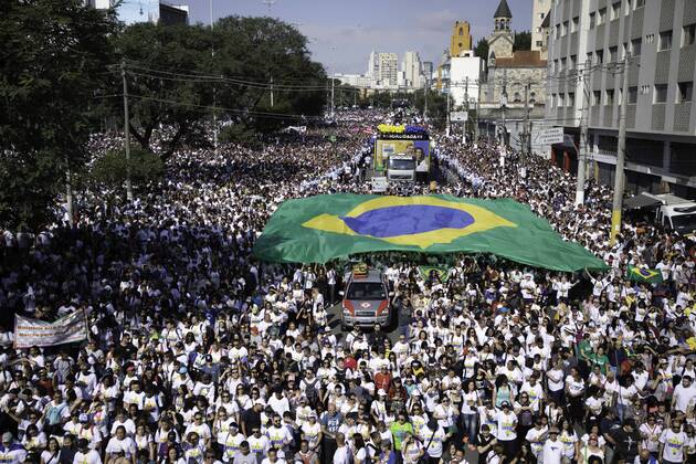 News Themen der Woche KW25 News Bilder des Tages Brasilien, Fronleichnam in Sao Paulo SÃO PAULO, SP - 20.06.2019: MARCHA PARA JESUS SÃO PAULO - Thousands of faithful accompany sound cars during the 27 March to Jesus, in central Sao Paulo, on Thursday morning (20). More than a hundred thousand people are spared at the event. x1750464x  BrunoxRocha