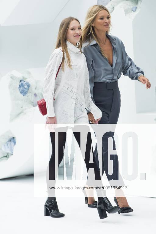 Kate Moss Et Sa Fille Lila Grace Moss Hack Celebrites Mens Fashion Week Arrivees Du Show Dior