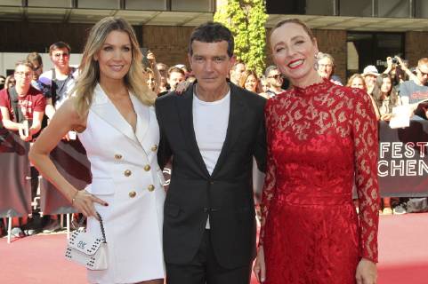 Antonio Banderas mit Lebenspartnerin Nicole Kimpel und Diana Iljine bei der CineMerit-Gala zu Ehren von Antonio Banderas mit der Premiere von Leid und Herrlichkeit Dolor y gloria auf dem 37. Filmfest München 2019 im Festivalzentrum Gasteig. München, 29.06.2019