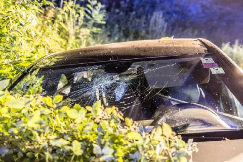 Betrunkener Unfallfahrer war nicht angegurtet, Am Sonntag, kurz nach Mitternacht, fuhr ein 51-Jähriger auf der L1123 von Zang in Richtung Königsbronn. In einer Linkskurve kam er nach rechts von der Straße ab. Er überfuhr zwei Verkehrszeichen und landete im Straßengaben. Weil er nicht angegurtet war, schlug er mit dem Kopf gegen die Windschutzscheibe. Bei der Unfallaufnahme konnten die Polizeibeamten Alkohol in seiner Atemluft riechen. Wegen der Gesichtsverletzung konnte kein Alkotest durchgeführt werden. Sein Führerschein wurde einbehalten und eine Blutprobe erhoben. An seinem Mercedes entstand ein Sachschaden in Höhe von 10.000EUR. An der Beschilderung entstand ein Schaden in Höhe von 1.000EUR. Königsbronn Baden-Württemberg Deutschland Königsbronn Copyright: x©xonw-images.de MarkusxBrandhuberx
