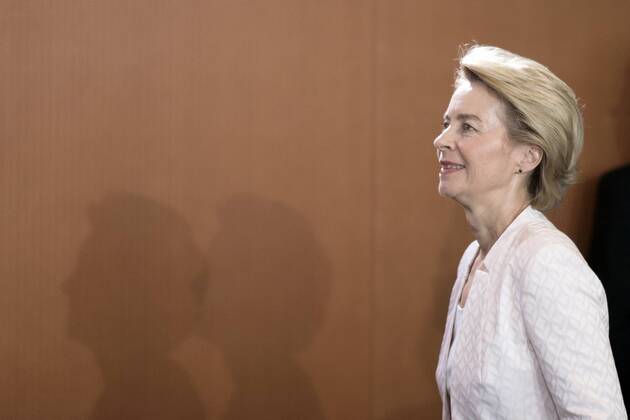 News Bilder des Tages Ursula von der Leyen, Kabinett DEU, Deutschland, Germany, Berlin, 03.07.2019 Ursula von der Leyen, Bundesverteidigungsministerin, CDU, vor der Kabinettssitzung im Berliner Kanzleramt. Ursula von der Leyen, German Defence minister, CDU, during a cabinet meeting at the chancellor office in Berlin, Germany. Leyen was named to replace Jean-ClaudeJuncker at the head and president of the EU European Commission