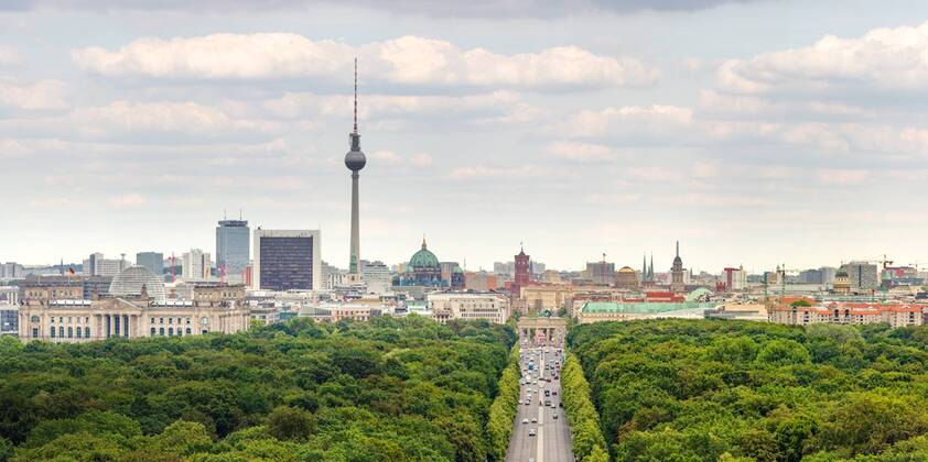 Panorama von Berlin Mitte mit Teilen des Berliner Tiergartens und der Strasse des 17. Juni 11.07.2019, Berlin, GER - Panorama von Berlin Mitte mit Teilen des Berliner Tiergartens und der Strasse des 17. Juni, Berlin Berlin Deutschland Berlin Strasse des 17. Juni