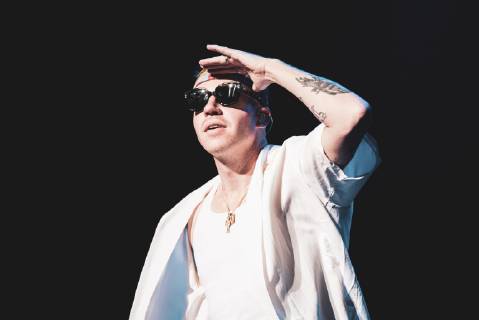 Italy: Macklemore 2019 The American rapper and songwriter Macklemore, real name Benjamin Hammond Haggerty, performing live on stage for his Italian tour in Barolo, at the Collisioni Festival 2019. FOR EDITORIAL USE ONLY - Alessandro Bosio Barolo Cuneo Italy Collisioni Festival AlessandroxBosio